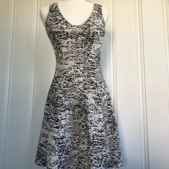 Black and white print a-line dress - Picture 3 of 5